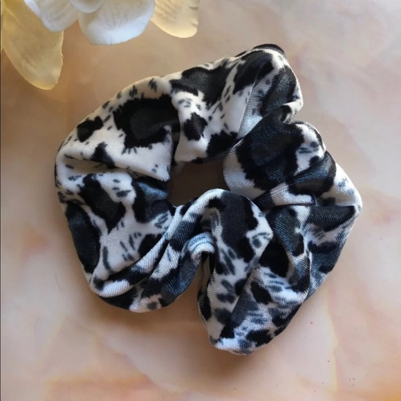 NEW Animal Print Scrunchies - Picture 3 of 5
